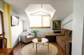 2-bedroom apt, 2min walk to ski path, 7-8 min walk to gondola